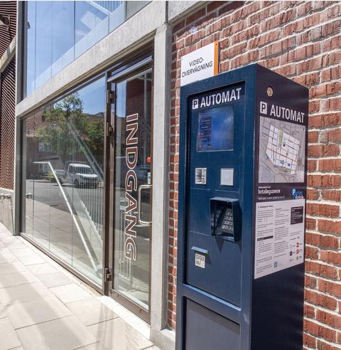 Foto af betalingsautomat foran p-huset i Danmarksgade i Esbjerg. 